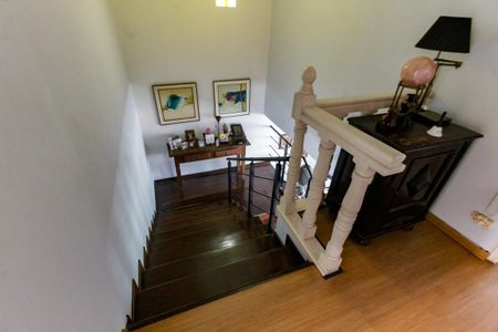 Casa à venda com 227m², 3 quartos e 4 vagas Casa à venda com 227m², 3 quartos e 4 vagasEscadas