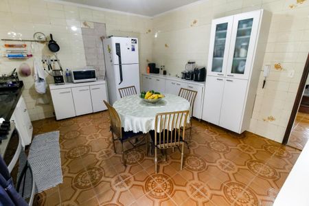 Casa à venda com 227m², 3 quartos e 4 vagas Casa à venda com 227m², 3 quartos e 4 vagasCozinha - Armários