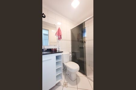 Apartamento à venda com 66m², 2 quartos e 2 vagas Apartamento à venda com 66m², 2 quartos e 2 vagasBanheiro social