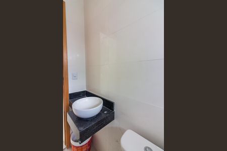 Casa à venda com 73m², 2 quartos e 1 vaga Casa à venda com 73m², 2 quartos e 1 vagaBanheiro da Suíte 1