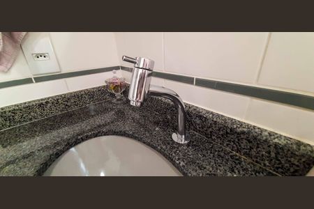 Apartamento à venda com 76m², 3 quartos e 2 vagas Apartamento à venda com 76m², 3 quartos e 2 vagasBanheiro da Suíte