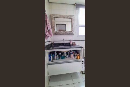 Apartamento à venda com 76m², 3 quartos e 2 vagas Apartamento à venda com 76m², 3 quartos e 2 vagasBanheiro da Suíte