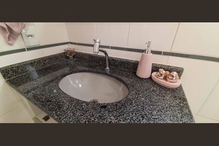 Apartamento à venda com 76m², 3 quartos e 2 vagas Apartamento à venda com 76m², 3 quartos e 2 vagasBanheiro da Suíte