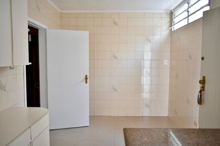 Casa à venda com 243m², 3 quartos e 3 vagas Casa à venda com 243m², 3 quartos e 3 vagasCozinha