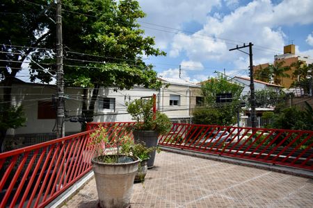 Casa à venda com 243m², 3 quartos e 3 vagas Casa à venda com 243m², 3 quartos e 3 vagasTerraço