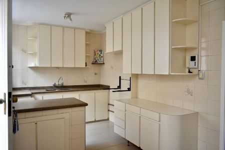 Casa à venda com 243m², 3 quartos e 3 vagas Casa à venda com 243m², 3 quartos e 3 vagasCozinha