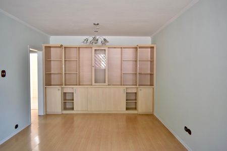 Casa à venda com 243m², 3 quartos e 3 vagas Casa à venda com 243m², 3 quartos e 3 vagasSala