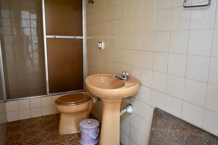 Casa à venda com 243m², 3 quartos e 3 vagas Casa à venda com 243m², 3 quartos e 3 vagasBanheiro de Serviço