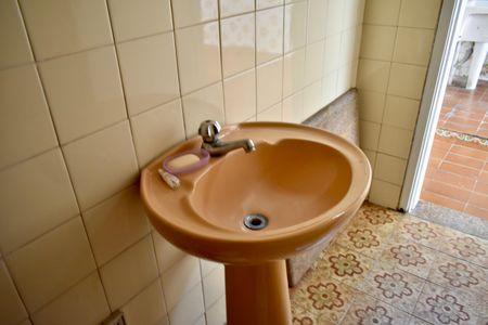 Casa à venda com 243m², 3 quartos e 3 vagas Casa à venda com 243m², 3 quartos e 3 vagasBanheiro de Serviço