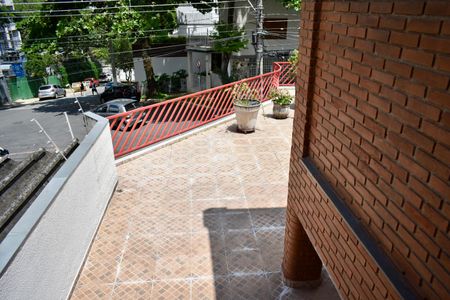 Casa à venda com 243m², 3 quartos e 3 vagas Casa à venda com 243m², 3 quartos e 3 vagasTerraço