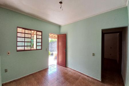 Casa à venda com 312m², 2 quartos e 4 vagas Casa à venda com 312m², 2 quartos e 4 vagasSala