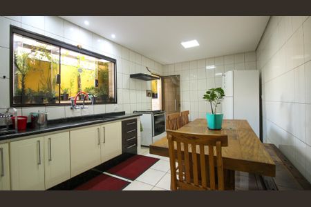 Casa à venda com 300m², 4 quartos e 2 vagas Casa à venda com 300m², 4 quartos e 2 vagasCozinha ( Casa 2)