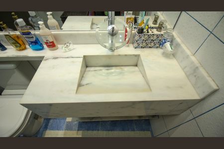 Casa à venda com 300m², 4 quartos e 2 vagas Casa à venda com 300m², 4 quartos e 2 vagasBanheiro ( Casa 2)