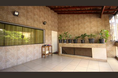 Casa à venda com 300m², 4 quartos e 2 vagas Casa à venda com 300m², 4 quartos e 2 vagasÁrea Externa