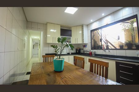 Casa à venda com 300m², 4 quartos e 2 vagas Casa à venda com 300m², 4 quartos e 2 vagasCozinha ( Casa 2)