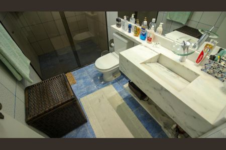 Casa à venda com 300m², 4 quartos e 2 vagas Casa à venda com 300m², 4 quartos e 2 vagasBanheiro ( Casa 2)