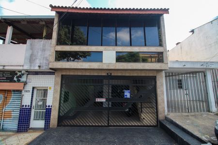 Casa à venda com 300m², 4 quartos e 2 vagas Casa à venda com 300m², 4 quartos e 2 vagasFachada