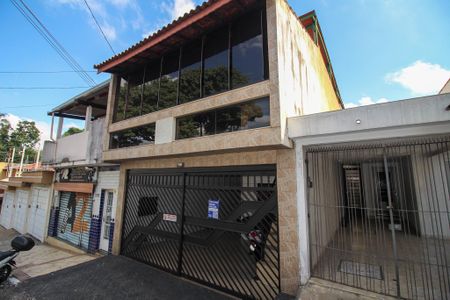 Casa à venda com 300m², 4 quartos e 2 vagas Casa à venda com 300m², 4 quartos e 2 vagasFachada