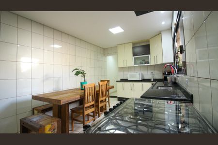 Casa à venda com 300m², 4 quartos e 2 vagas Casa à venda com 300m², 4 quartos e 2 vagasCozinha ( Casa 2)