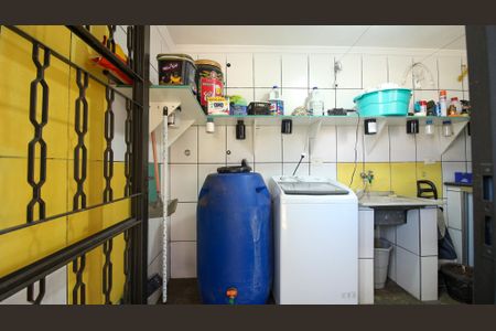 Casa à venda com 300m², 4 quartos e 2 vagas Casa à venda com 300m², 4 quartos e 2 vagasÁrea de Serviço