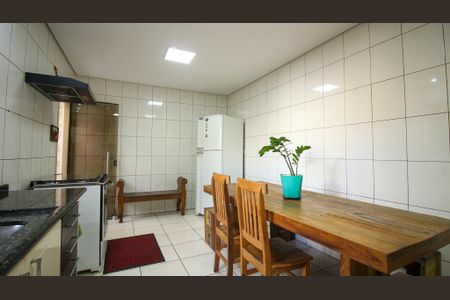 Casa à venda com 300m², 4 quartos e 2 vagas Casa à venda com 300m², 4 quartos e 2 vagasCozinha ( Casa 2)