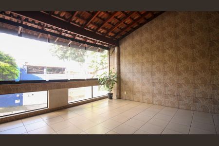 Casa à venda com 300m², 4 quartos e 2 vagas Casa à venda com 300m², 4 quartos e 2 vagasÁrea Externa