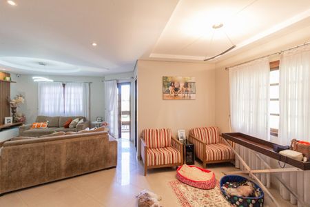 Casa à venda com 245m², 3 quartos e 5 vagas Casa à venda com 245m², 3 quartos e 5 vagasSala