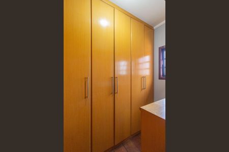 Casa à venda com 245m², 3 quartos e 5 vagas Casa à venda com 245m², 3 quartos e 5 vagasCloset