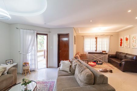 Casa à venda com 245m², 3 quartos e 5 vagas Casa à venda com 245m², 3 quartos e 5 vagasSala