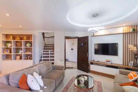 Casa à venda com 245m², 3 quartos e 5 vagas Casa à venda com 245m², 3 quartos e 5 vagasSala