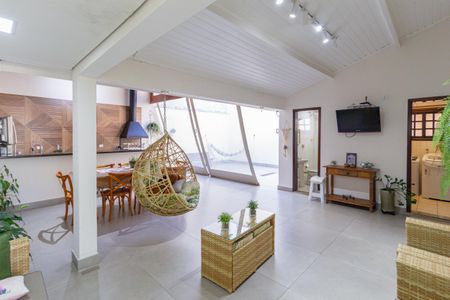 Casa à venda com 245m², 3 quartos e 5 vagas Casa à venda com 245m², 3 quartos e 5 vagasQuintal