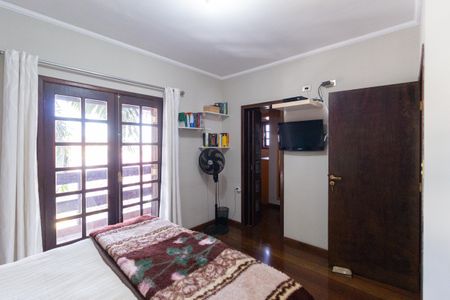 Casa à venda com 245m², 3 quartos e 5 vagas Casa à venda com 245m², 3 quartos e 5 vagasSuíte