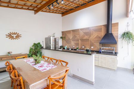 Casa à venda com 245m², 3 quartos e 5 vagas Casa à venda com 245m², 3 quartos e 5 vagasQuintal