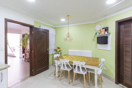 Casa à venda com 245m², 3 quartos e 5 vagas Casa à venda com 245m², 3 quartos e 5 vagasCozinha