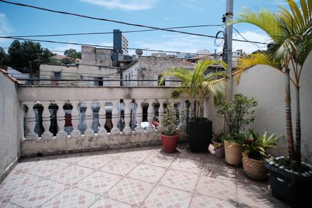 Casa à venda com 170m², 2 quartos e 2 vagas Casa à venda com 170m², 2 quartos e 2 vagasVaranda