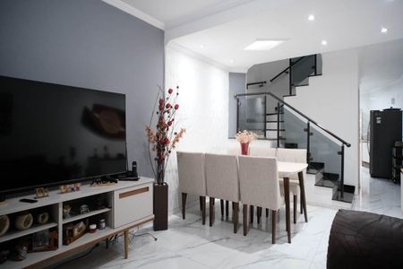 Casa à venda com 170m², 2 quartos e 2 vagas Casa à venda com 170m², 2 quartos e 2 vagasSala