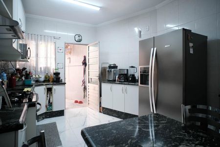 Casa à venda com 170m², 2 quartos e 2 vagas Casa à venda com 170m², 2 quartos e 2 vagasCozinha