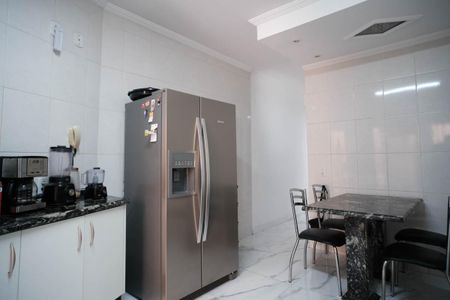 Casa à venda com 170m², 2 quartos e 2 vagas Casa à venda com 170m², 2 quartos e 2 vagasCozinha