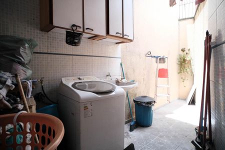 Casa à venda com 170m², 2 quartos e 2 vagas Casa à venda com 170m², 2 quartos e 2 vagasÁrea de Serviço