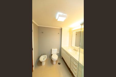 Apartamento para alugar com 130m², 3 quartos e 2 vagas Apartamento para alugar com 130m², 3 quartos e 2 vagasBanheiro da Suíte