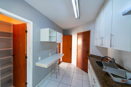 Apartamento para alugar com 130m², 3 quartos e 2 vagas Apartamento para alugar com 130m², 3 quartos e 2 vagasCozinha