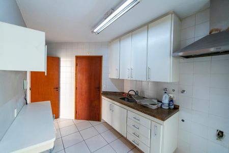 Apartamento para alugar com 130m², 3 quartos e 2 vagas Apartamento para alugar com 130m², 3 quartos e 2 vagasCozinha