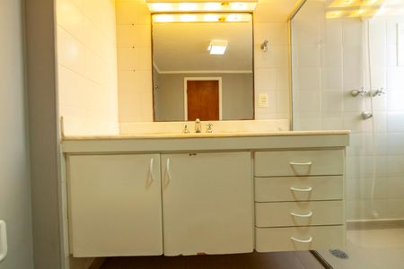 Apartamento para alugar com 130m², 3 quartos e 2 vagas Apartamento para alugar com 130m², 3 quartos e 2 vagasBanheiro da Suíte