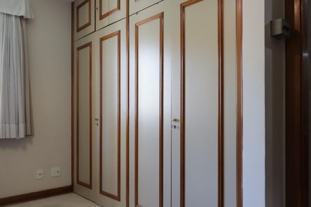 Apartamento à venda com 330m², 5 quartos e 5 vagas Apartamento à venda com 330m², 5 quartos e 5 vagasSuíte 1