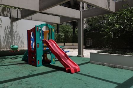 Apartamento à venda com 330m², 5 quartos e 5 vagas Apartamento à venda com 330m², 5 quartos e 5 vagasPlayground