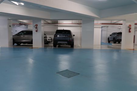 Apartamento à venda com 330m², 5 quartos e 5 vagas Apartamento à venda com 330m², 5 quartos e 5 vagasVagas de Garagem