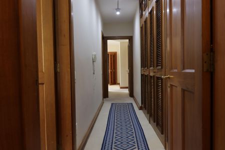 Apartamento à venda com 330m², 5 quartos e 5 vagas Apartamento à venda com 330m², 5 quartos e 5 vagasCorredor