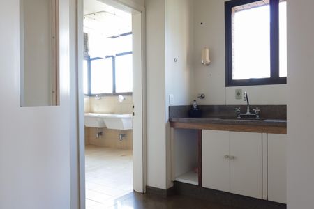 Apartamento à venda com 330m², 5 quartos e 5 vagas Apartamento à venda com 330m², 5 quartos e 5 vagasCozinha