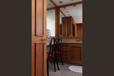 Apartamento à venda com 330m², 5 quartos e 5 vagas Apartamento à venda com 330m², 5 quartos e 5 vagasBanheiro da suíte principal