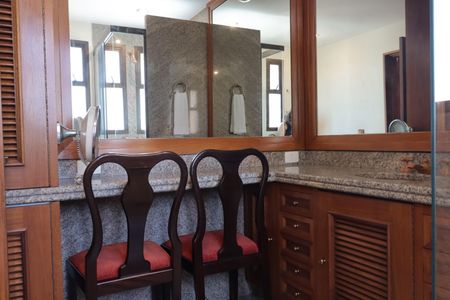 Apartamento à venda com 330m², 5 quartos e 5 vagas Apartamento à venda com 330m², 5 quartos e 5 vagasBanheiro da suíte principal